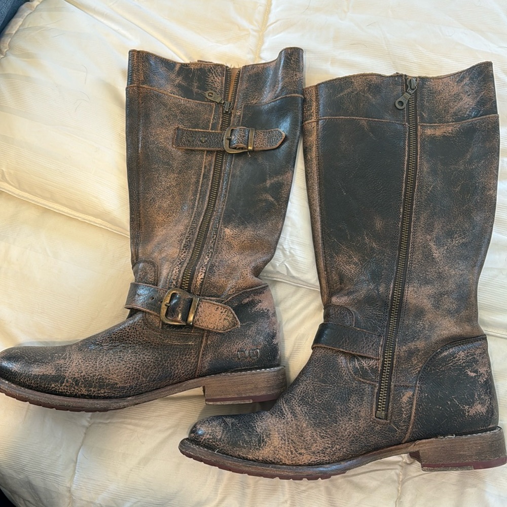 Mid Calf Bed Stu boot. Black